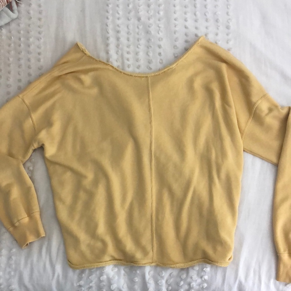 Abrocrombie Crewneck with open back